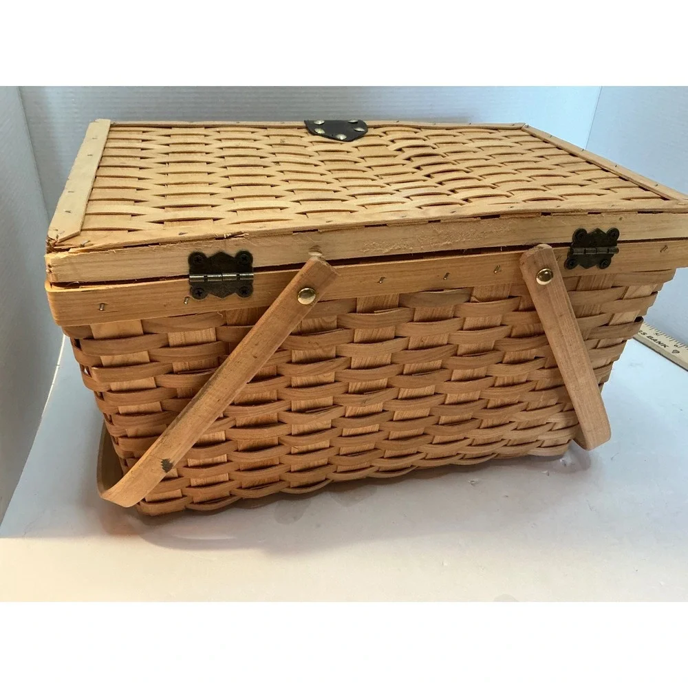 Vintage Picnic Basket Woven Wood‎ Gingham Lining Turn Lock Large Tan